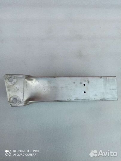 Кронштейн правый Mercedes W246, 117, 176, 156