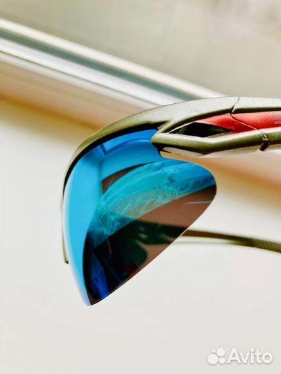 Очки с чехлом солнцезащитные спортивные