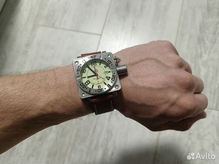 Квадратные часы Tauchmeister 1937 T0146