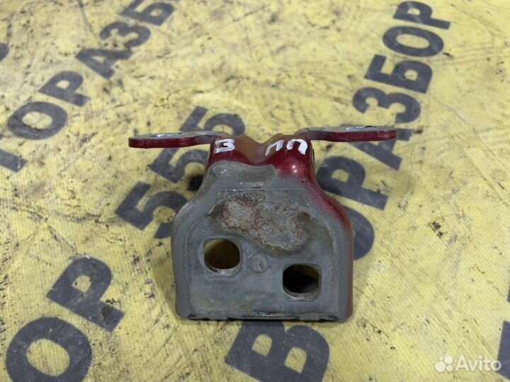 Петля передняя правая верхняя Renault Logan 2