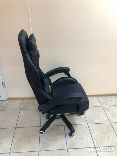 Компьютерное кресло игровое с подставкой под ноги
