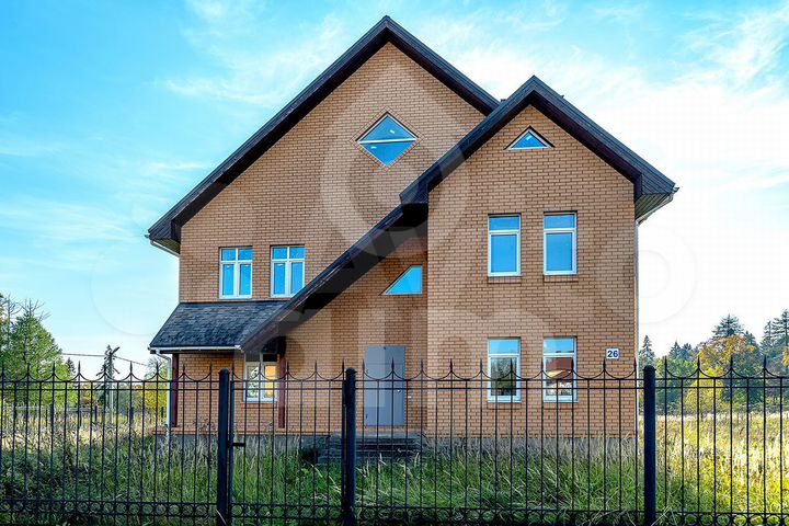 Дом 423 м² на участке 18,7 сот.