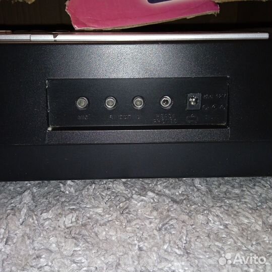 Компактный бюджетный синтезатор 61 клавиша