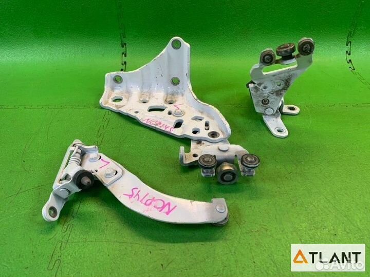 Ролик раздвижной двери задний левый toyota porte