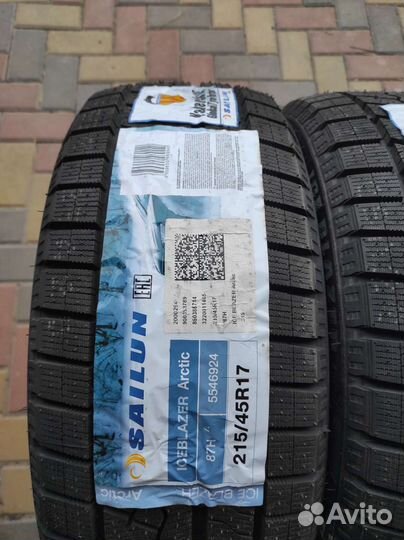 Sailun Ice Blazer Arctic 215/45 R17