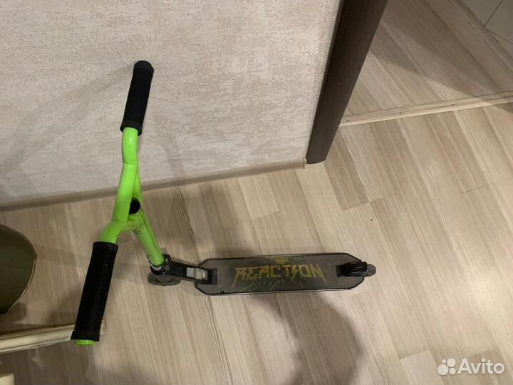 Трюковой самокат reaction