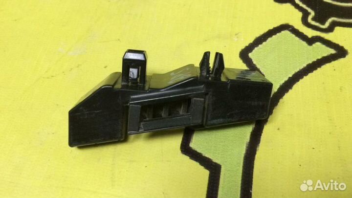 Крепление бампера переднее правое Subaru Legacy