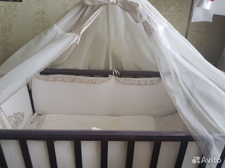 Детская кроватка с продольным маятником