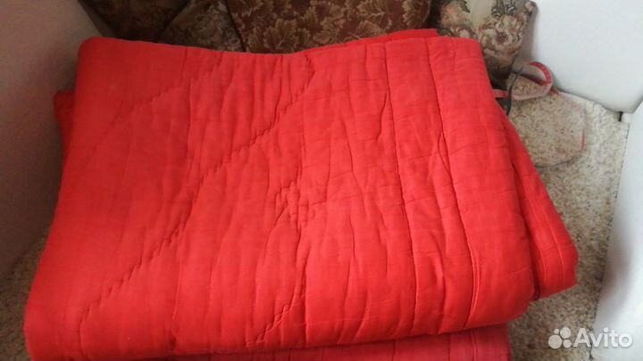Одеяла, подушки б/у
