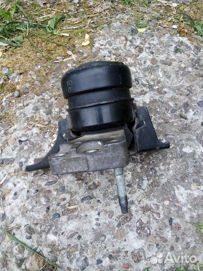 Подушка двигателя правая toyota vitz 2008