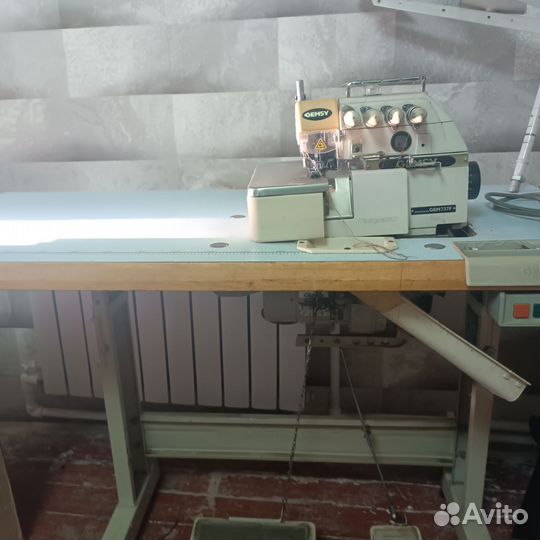 Оверлок Gemsy GEM737F со столом (промышленный)