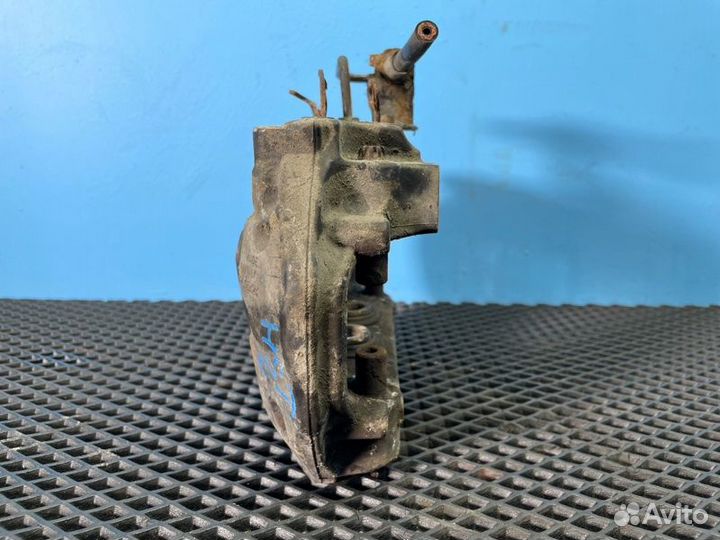 Суппорт тормозной задний правый Volkswagen Touareg