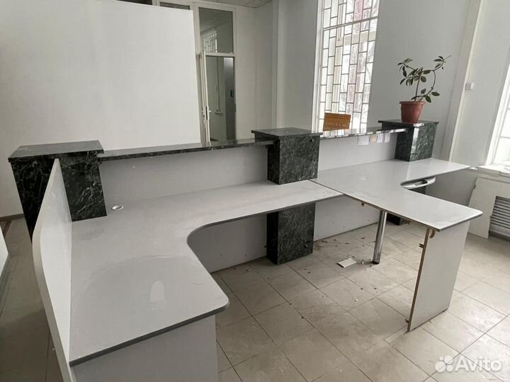 Стойка и стол