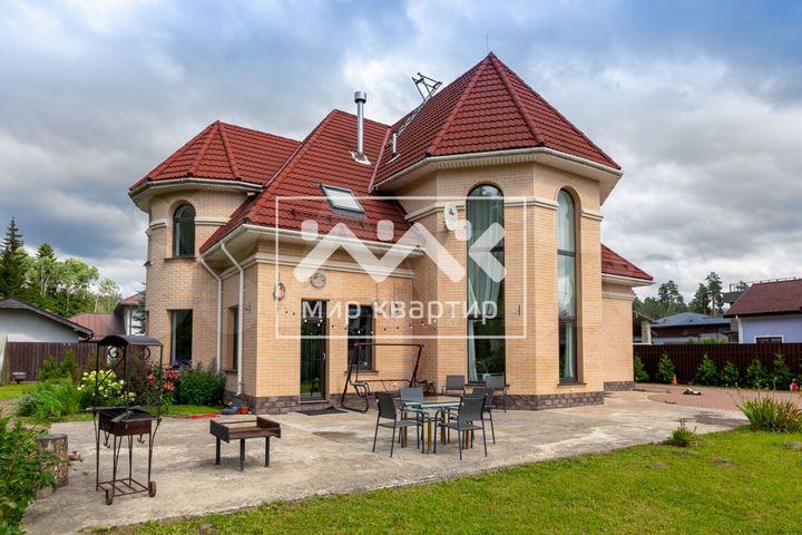 Дом 330 м² на участке 13,6 сот.