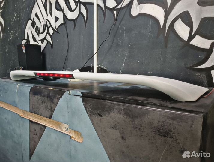 BMW Е34 Спойлер Hакладка Багaжника Hеllа бmb E34