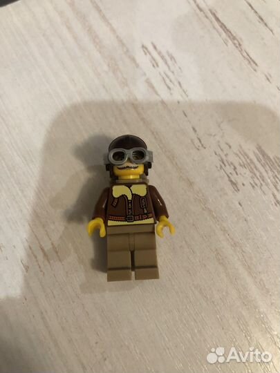 Lego фигурка pilot Minifigures 8803 Серия 3