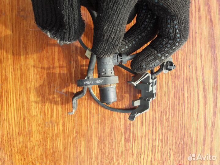 Датчик ABS Toyota Alphard H10