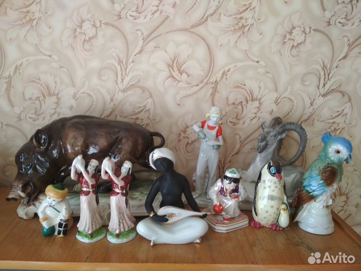 Старинные фарфоровые статуэтки