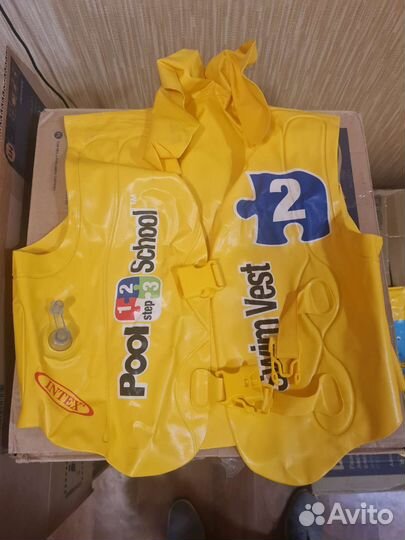 Надувной жилет Intex 3-6 лет