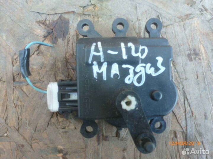 Моторчик заслонки отопителя Mazda 3 BL 1.6 2010