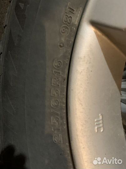 Bridgestone Blizzak 215/65 R16 на дисках Nissan