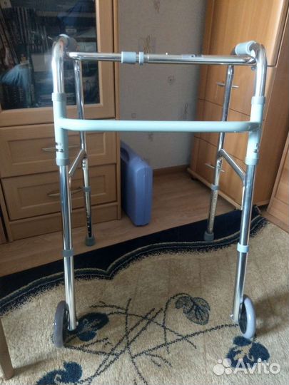 Ходунки для взрослых на колесах