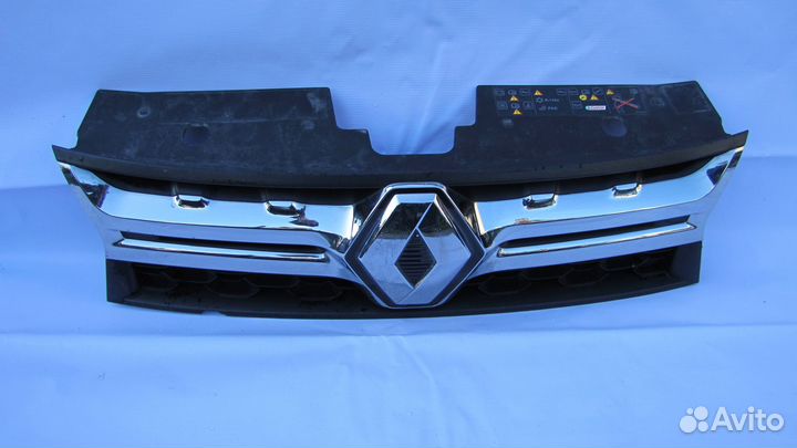 Renault Duster решетка радиатора