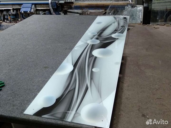 Изготовление зеркал и кухонных фартуков из стекла