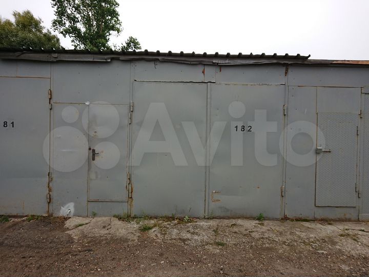 Гараж, > 30 м²