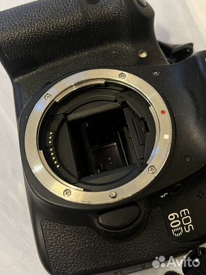 Зеркальный фотоаппарат EOS60D