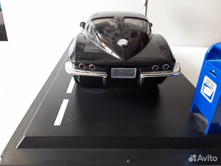 Модель в масштабе Chevrolet Corvette