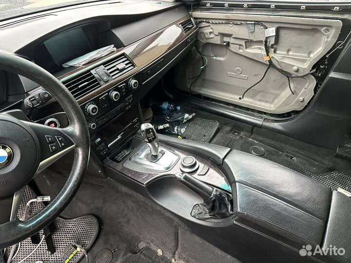 Детали черного салона Bmw e60 рестайл