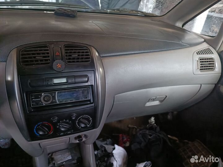 Рамка магнитолы Mazda Premacy 1