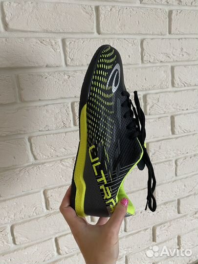 Футбольные бутсы для зала