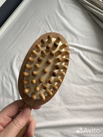 Антицеллюлитная щетка для сухого массажа