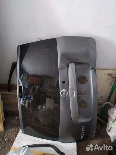 Крышка багажника Nissan note