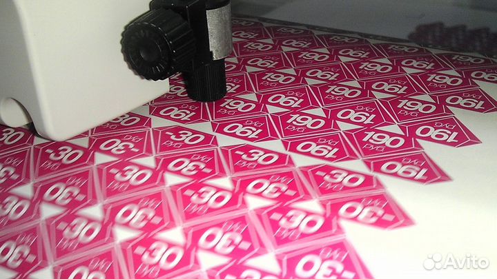Печать самоклеящихся стикеров, наклеек, этикеток