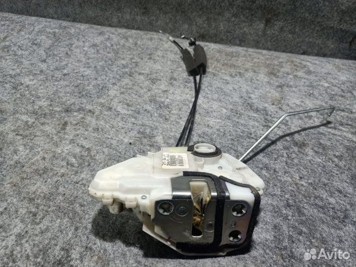 Замок двери передний правый Honda Cr-V 3 R20A2