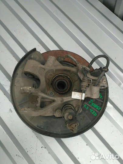 Поворотный кулак задний правый Volkswagen Touareg