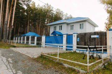 Коттедж 250 м² на участке 10 сот.