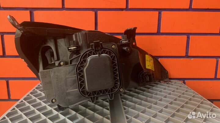 Фара передняя левая Ford Focus