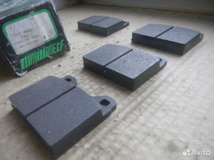 J.571235J Колодки торм. пер. Volvo 140/ 240 66-93