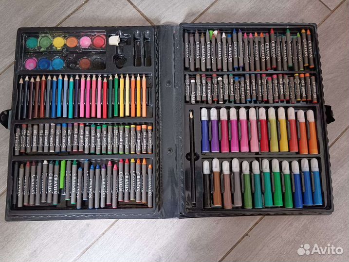 Набор для рисования и игрушки