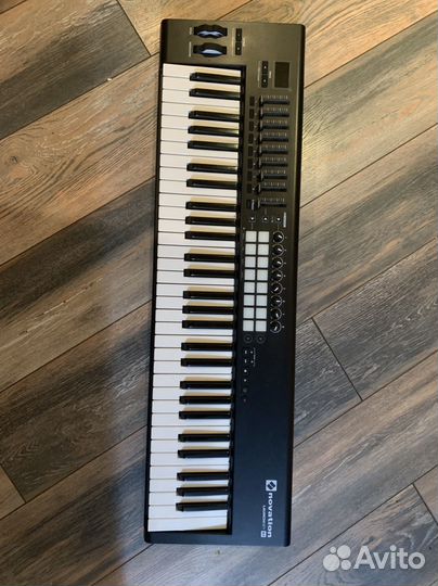Midi клавиатура Novation launchkey 61 mk2
