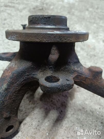 Ступица передняя левая Volkswagen golf 3