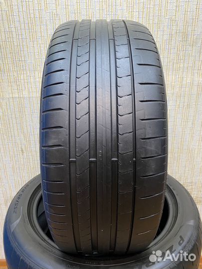 Pirelli P Zero PZ4 255/45 R19 и 285/40 R19