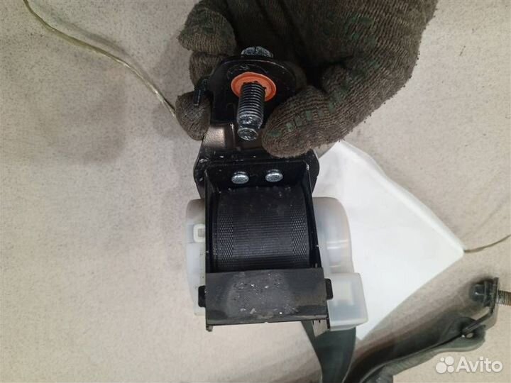 Ремень безопасности задний левый Kia Rio 2011-2016