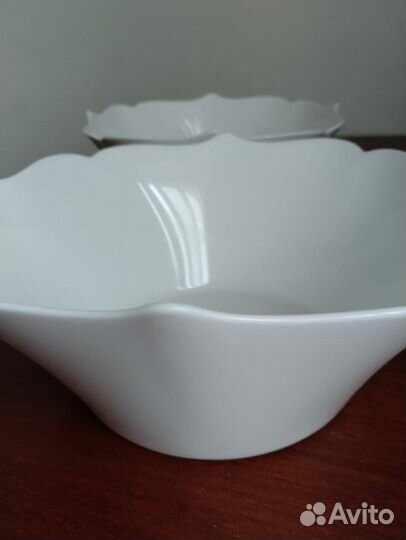 Фарфоровые салатницы обе за