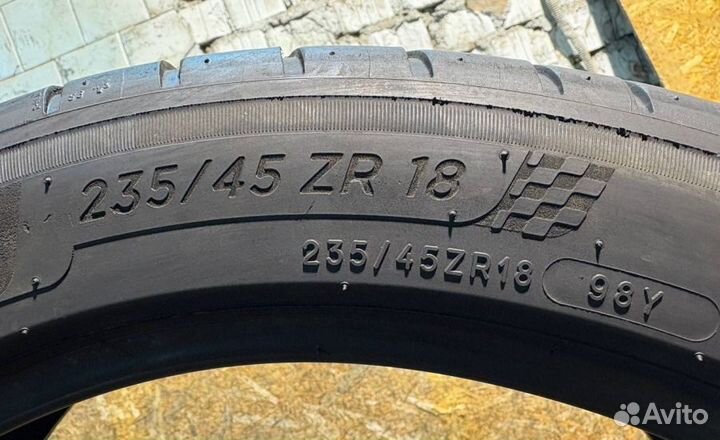 Michelin Pilot Sport 4 235/45 R18