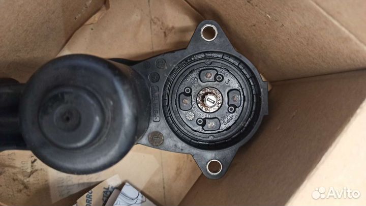 Привод стояночного тормоза LR036573